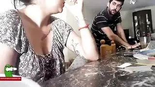 زوجة غير مشبعة تلجأ لأفلام إباحية صريحة هربًا من الزواج