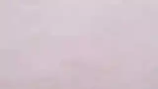 ضرب في الحديقة العامة: فتاة عربية مثيرة تأخذ شرجًا صارخًا في العراء