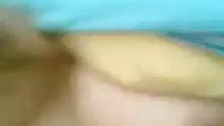 محجبة مرهقة تأخذ قذفًا عنيفًا في حلقها