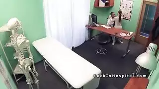 اختو وصديقتهل