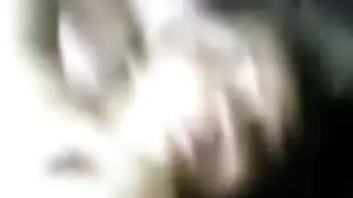 ينيك مراته على السرير فوق الكروت