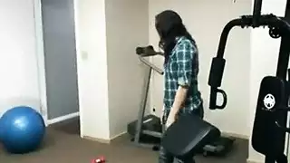 شقراوان مثارتان في فعل ديلدو بقضيب اصطناعي مكثف