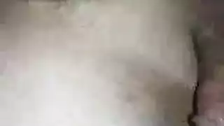 شرموطة تللعب فى خصيتي حبيبها و تمص زبه بكل حرارة وسخونة