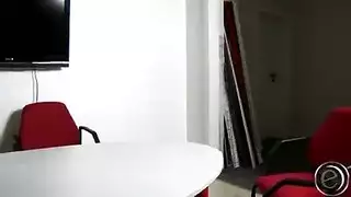 أنثى حلوة تأخذ حمولة مني