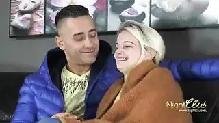 هو مستعد لتفريغ حمولته بعمق داخلها