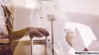 نعيم المدخل الخلفي: بورن شرجي خشن