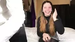 المرأة السمينة الصغيرة تمارس الجنس مع رجل ضعيف