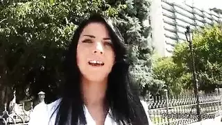 جنس علني صريح مع نجم إباحي بعيون خضراء