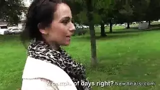 انها تأتي الى منزل امرأة كبيرة الحمار لديه الجنس الشرجي والمهبلي