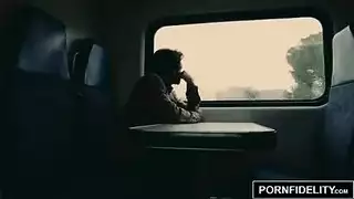 المرأة اللاتينية لديها كبير جدا والكمال الثدي