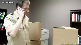 تدخل صباعها في طيز حبيبها
