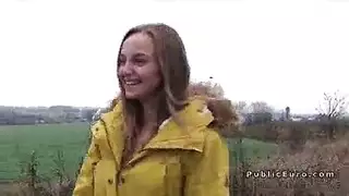 يائس من أجل المال، يأخذ أي عمل إباحي صريح