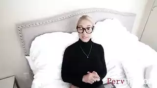 هذه المرأة الحلوة تحتاج إلى قضيب مستمر