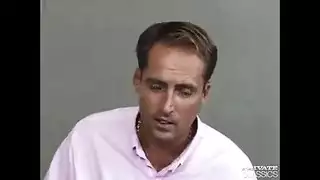 مشهد إباحي: رجل مثير يهيمن على سمراء قذرة