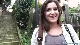 العاهرة المتعطشة تتوسل للحب الشهواني بأسلوب الأفلام الإباحية