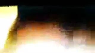 يشرح لها الدرس عمالي