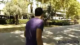 الفاتنة الشقراء تدعي أن السائل المنوي هو علاجها