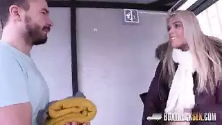 تجريد سريع ومثير عاري