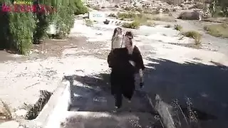 مراهقة مثيرة تُمارس الجنس في فتحة شرجها الضيقة