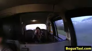 ناقل الحركه في سياره يدخل داخل كس
