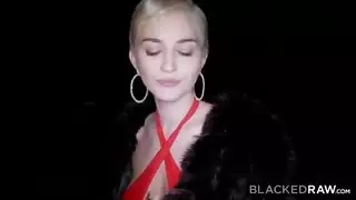 قضيب أسود كبير ثلاثي: حركة إيلاج مزدوج مع روسية مثيرة