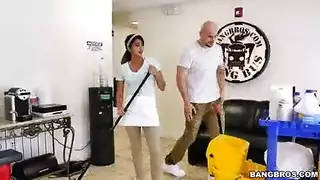مواطن ينيك الشغالة فلبينيه