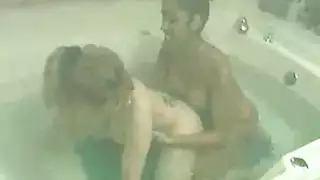 شهوة مولدة في المختبر: فرانكنشتاين يضرب عشيقته مصاصة الدماء