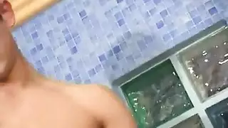 حريم إباحي عربي: نيك مزدوج وتلقي السائل المنوي