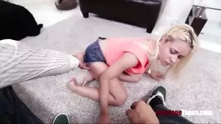 سكس صديق زوجه صدر كبير في المطبخ