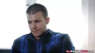 جنس صريح: جلسات يومية مع قضيب سمين