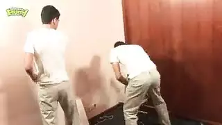 هاري ذو القضيب الكبير يمارس الجنس بعمق وشراسة