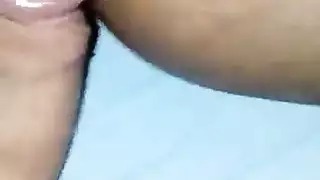 ممارسة جنسية ثلاثية قاسية تتحول إلى جماعية