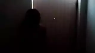 في الكنيسه القس