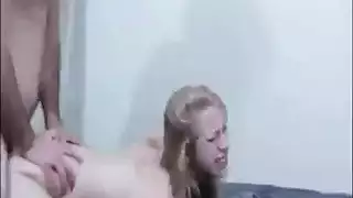تحقيق خيال التبول: امرأة ناضجة تعلّم شقها