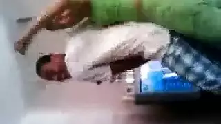زوجان مغربيان جامحان يجربان الجنس الشرجي ووضعية الكلب