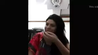 بنت تطلع دم