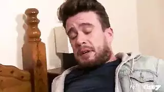 شهوة محرمة: زوجة الأخ تمص طرفي بينما نمارس الجنس