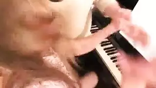 رجل مسن وجمال شبابي في لقاء صريح