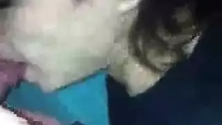 سورية ساخنة تختنق بالقضيب وتتلقيه من المؤخرة