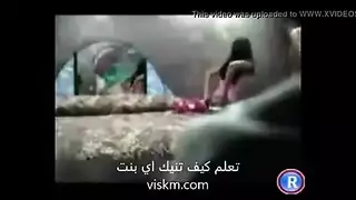 مراهقة عربية ساخنة تخلع ملابسها لجنس غرفة نوم قاسٍ