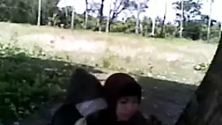 نيك في الحديقة: الفتاة المحجبة الممحونة تمارس الجنس مع عشيقها السري