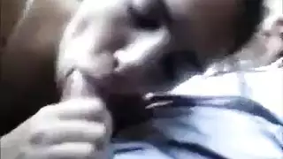 تسريب إباحي: طالبة فارسية تمص بقوة وتأخذه من الخلف