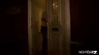شاب وسيم يمارس الجنس بقوة مع كس ربة منزل ساخنة مبلل