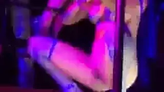 معتدل البنيه طويل