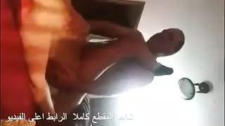 فتاة ليبية تأخذ ضرب قوي في مهبلها في مشهد إباحي صريح