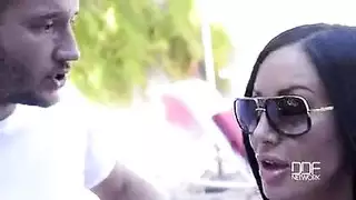 فيديو إكس إكس إكس: فتاة كبيرة الصدر تتعرض لاختراق قاسٍ