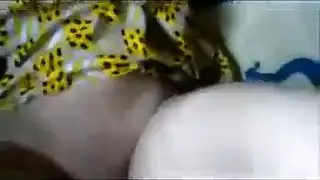عاهرة سورية بيضاء البشرة تُغرى وتُمارس معها الجنس في صفقة مال مقابل جنس