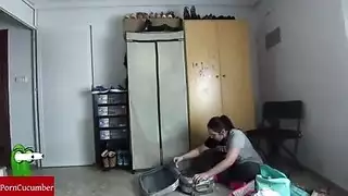 شاب مثير يأكل كس صديقته الممتلئة المبلل أمام الكاميرا