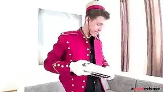 ثلاثي في الفندق: شرجية تأخذ زبين حتى القذف الداخلي