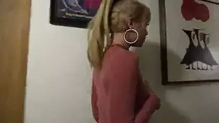 الابنة الزوجية الموشومة تتعرض لتمزق مهبلها الضيق وتملأه بالسائل المنوي